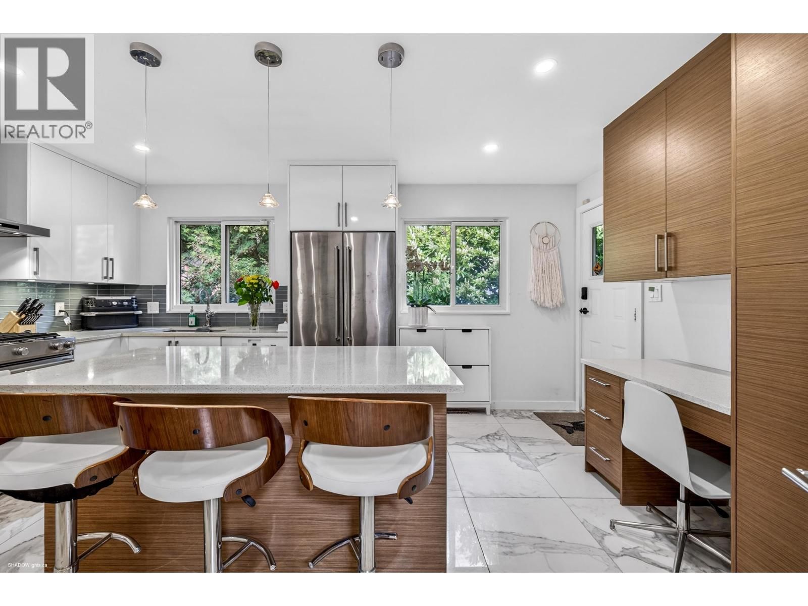 6858 PATTERSON Avenue, Burnaby, British Columbia V5J 3N6