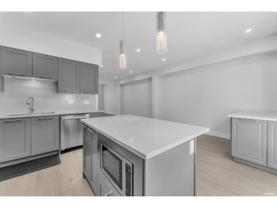 2277 OAK MEADOWS Drive | Surrey British Columbia | Slide Image Thirteen