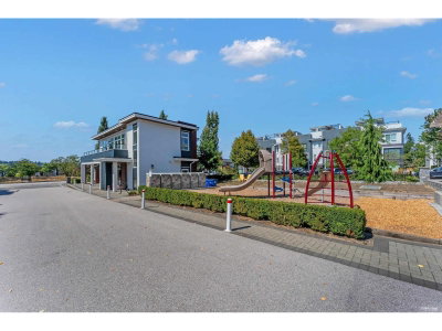 2277 OAK MEADOWS Drive | Surrey British Columbia | Slide Image Thirty