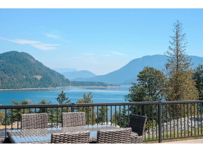 44390 BAYVIEW Road Mission British Columbia, V0M 1N0 - 5 Bedrooms Home For Sale