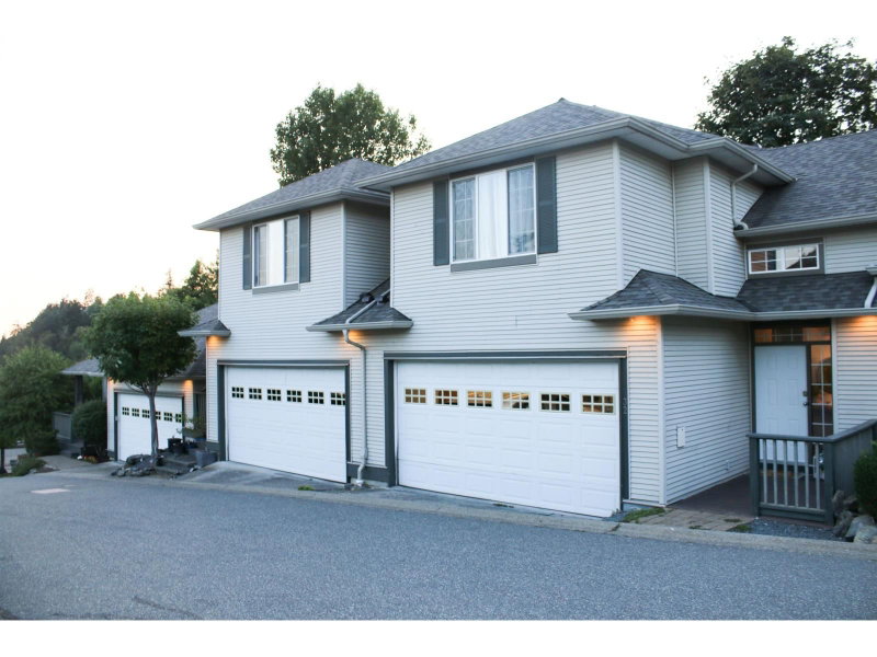 2088 WINFIELD Drive Abbotsford British Columbia, V3G 3C3 - 4 Bedrooms Condo For Sale
