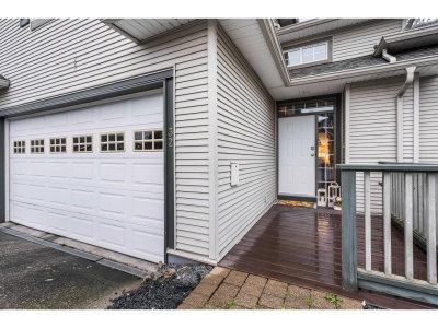 2088 WINFIELD Drive | Abbotsford British Columbia | Slide Image Three