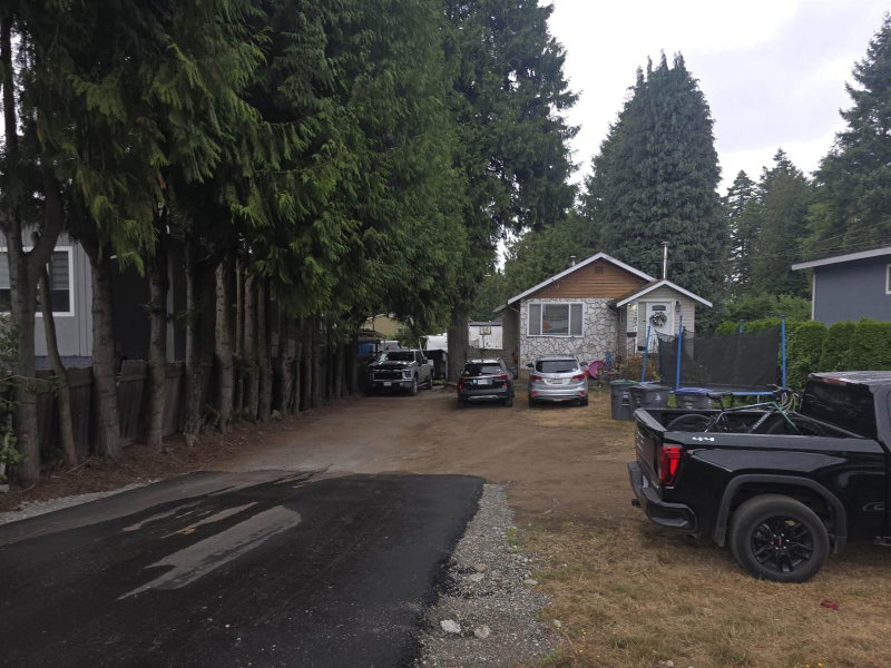 11831 96 Avenue Surrey British Columbia, V3V 1W1 - 6 Bedrooms Home For Sale