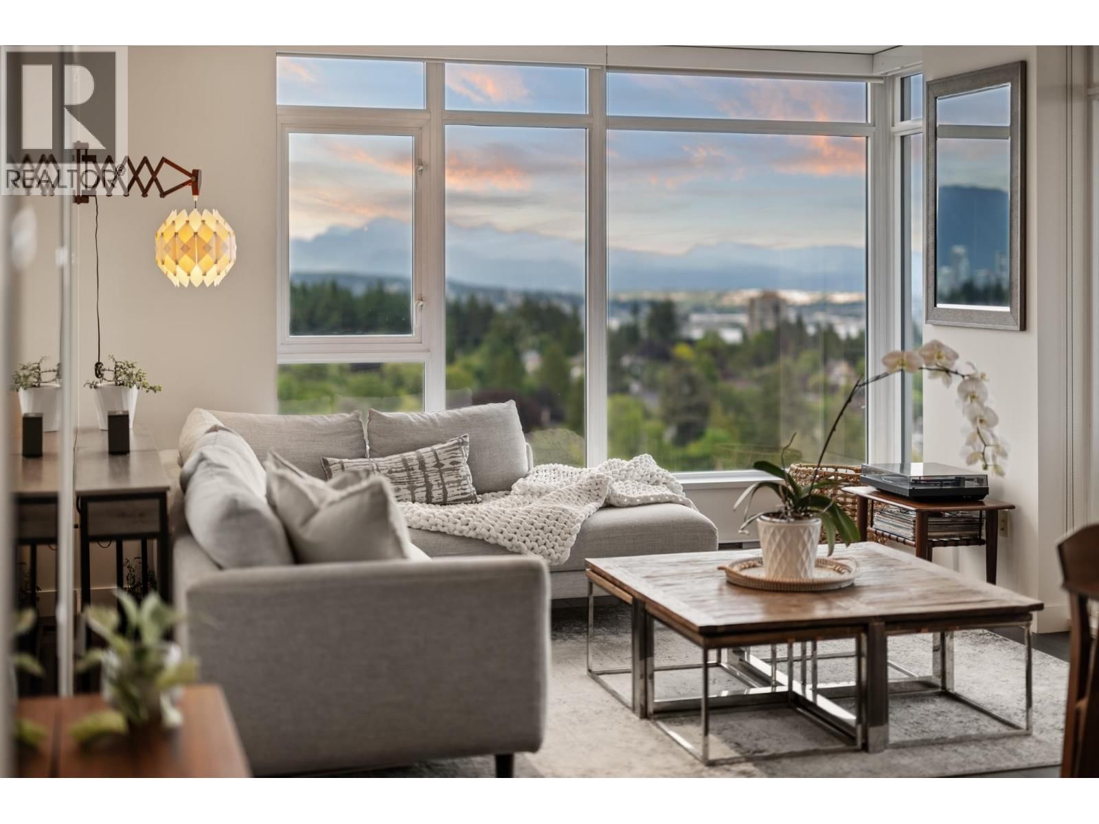 608 BELMONT Street, New Westminster, British Columbia V3M 0G8