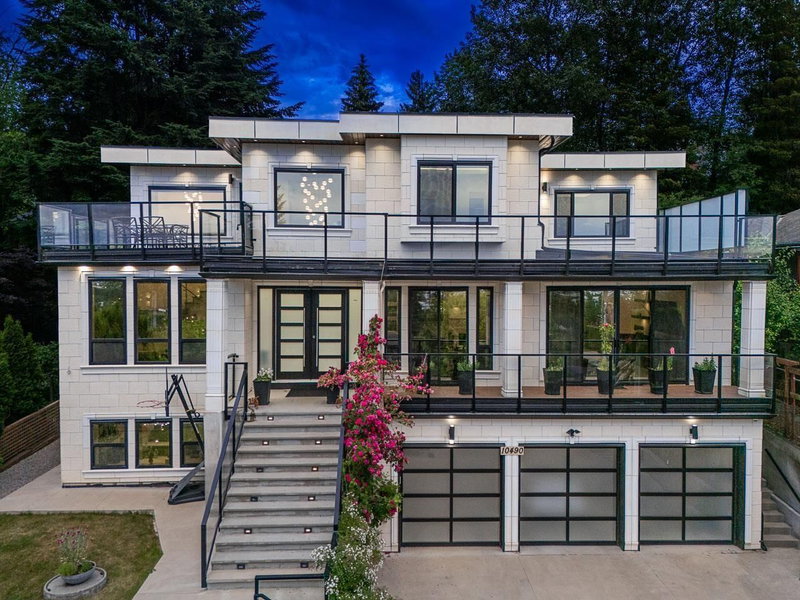 10490 125A Street Surrey British Columbia, V3V 5A3 - 8 Bedrooms Home For Sale