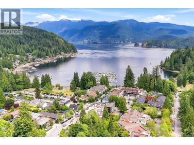 2181 PANORAMA Drive | North Vancouver British Columbia | Slide Image Eighteen
