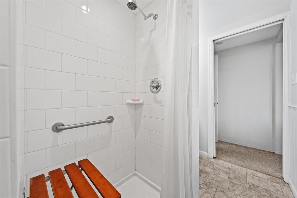 16881 31 AVENUE Image 21