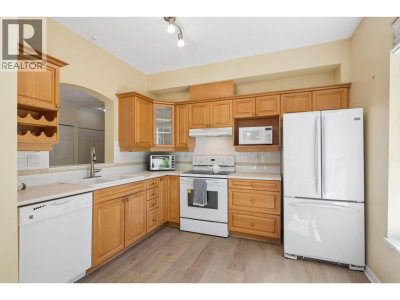 3098 GUILDFORD Way | Coquitlam British Columbia | Slide Image Ten