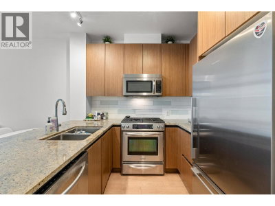 135 2ND Street | North Vancouver British Columbia | Slide Image Six