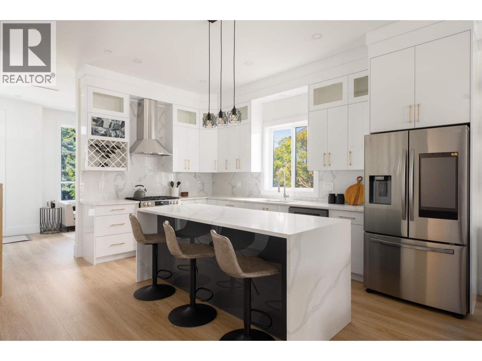 122 EIGHTH Avenue, New Westminster, British Columbia V3L 1X8