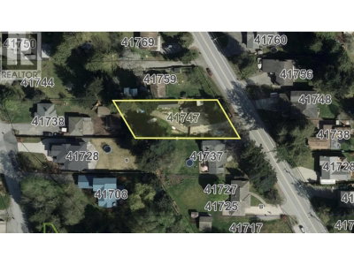 41747 GOVERNMENT Road | Squamish British Columbia | Slide Image Three