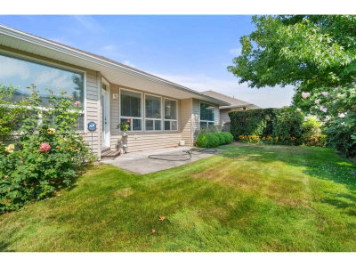 5976 HUNTER CREEK Crescent | Chilliwack British Columbia | Slide Image Five