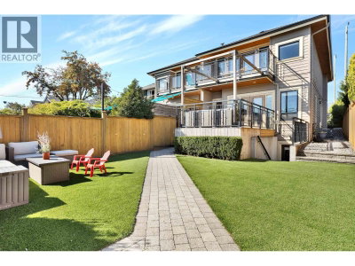 545 4TH Street | North Vancouver British Columbia | Slide Image Eighteen