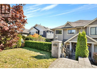 545 4TH Street | North Vancouver British Columbia | Slide Image Thirty-one