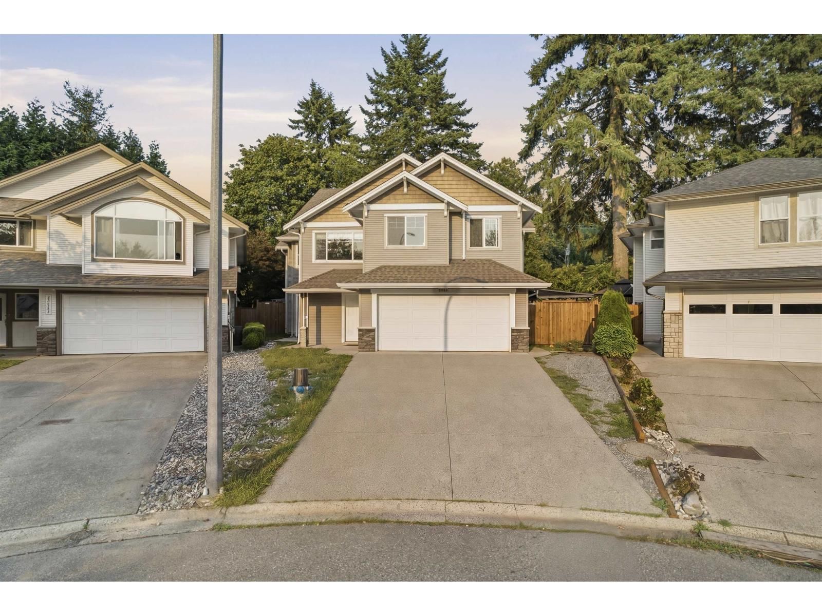 33883 HOLLISTER Place, Mission, British Columbia V2V 7P6
