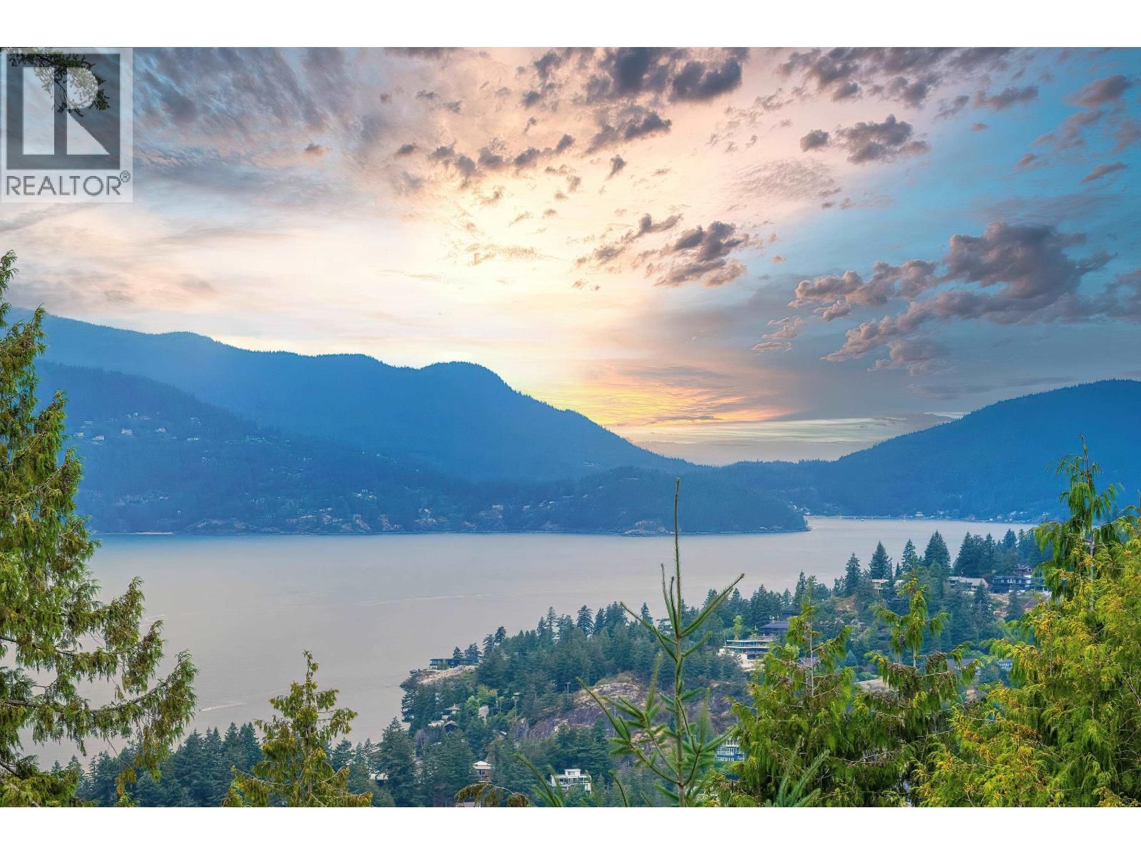 5343 MONTE BRE Crescent, West Vancouver, British Columbia V7W 3A7