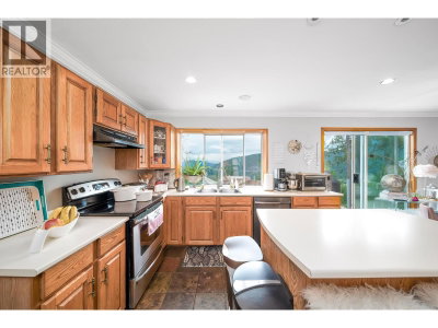 5343 MONTE BRE Crescent | West Vancouver British Columbia | Slide Image Eight