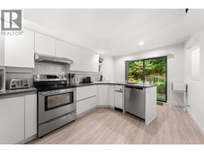 826 FREDERICK Road | North Vancouver British Columbia | Slide Image Nine