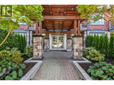 22562 121 Avenue | Maple Ridge British Columbia | Slide Image Two