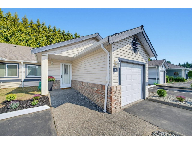5550 LANGLEY Bypass Langley British Columbia, V3A 7Z3 - 2 Bedrooms Condo For Sale