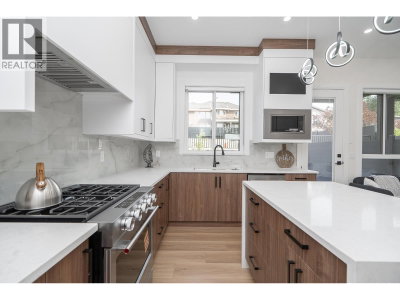 1149 DANSEY Avenue | Coquitlam British Columbia | Slide Image Twelve