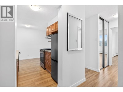 2016 FULLERTON Avenue | North Vancouver British Columbia | Slide Image Twenty-four