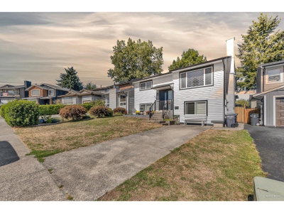 2521 WILDING Crescent | Langley British Columbia | Slide Image Two