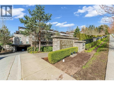 7488 BYRNEPARK Walk | Burnaby British Columbia | Slide Image Five