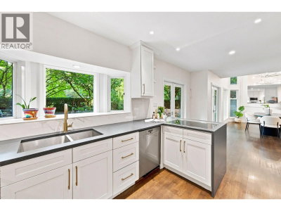 4245 NAUTILUS Close | Vancouver British Columbia | Slide Image Nine