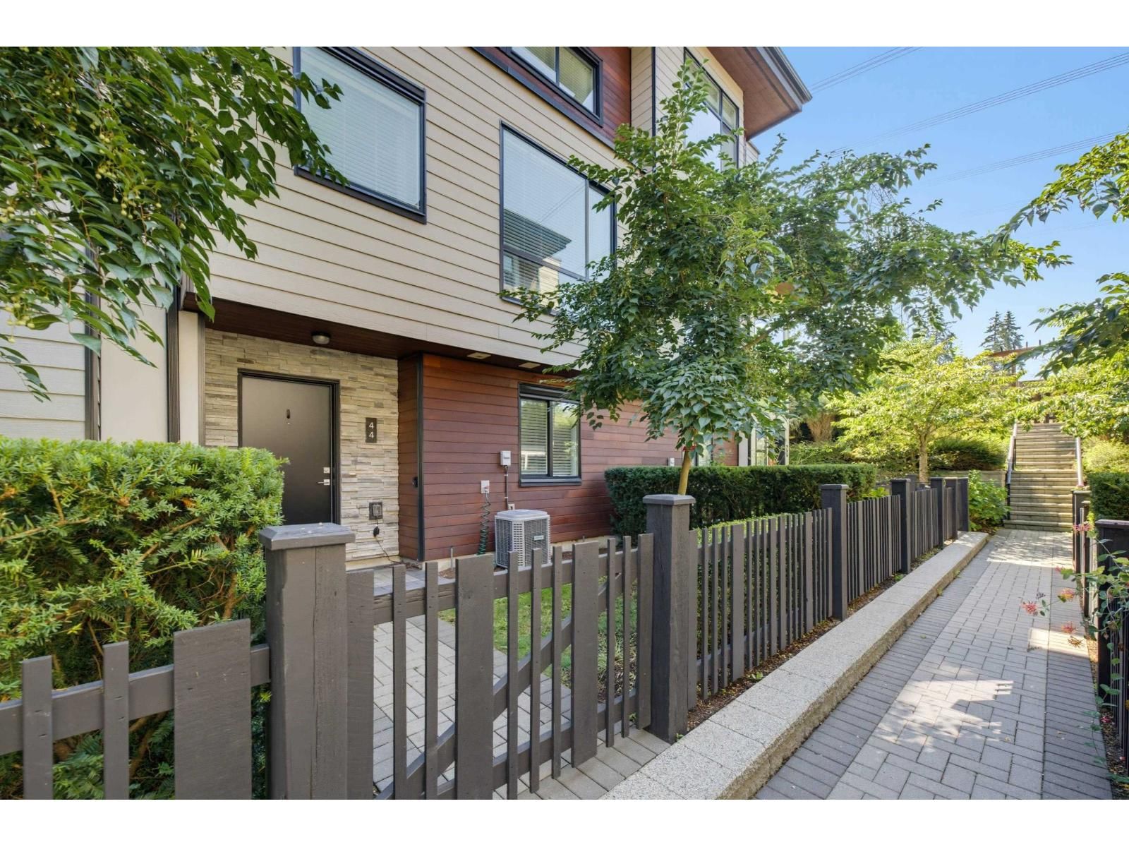 15688 28 Avenue, Surrey, British Columbia V3Z 0N1