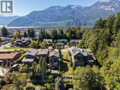 1014 PENNYLANE Place | Squamish British Columbia | Slide Image One