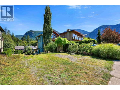 1014 PENNYLANE Place | Squamish British Columbia | Slide Image Ten