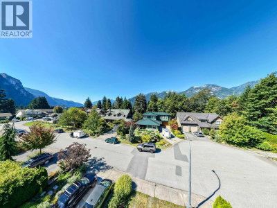 1014 PENNYLANE Place | Squamish British Columbia | Slide Image Twelve