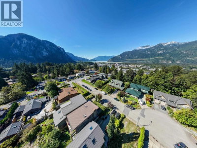 1014 PENNYLANE Place | Squamish British Columbia | Slide Image Fifteen