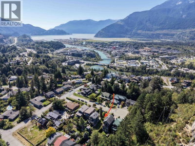1014 PENNYLANE Place | Squamish British Columbia | Slide Image Sixteen
