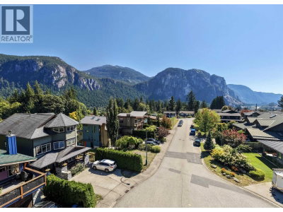 1014 PENNYLANE Place | Squamish British Columbia | Slide Image Nineteen