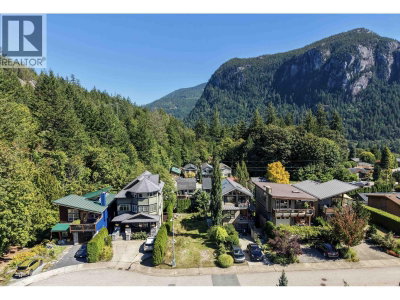 1014 PENNYLANE Place | Squamish British Columbia | Slide Image Three