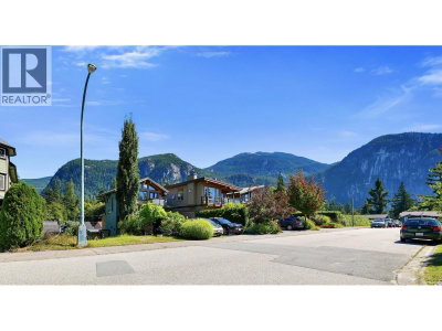 1014 PENNYLANE Place | Squamish British Columbia | Slide Image Four