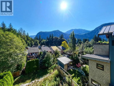 1014 PENNYLANE Place | Squamish British Columbia | Slide Image Five
