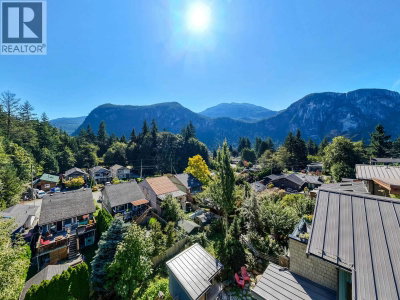 1014 PENNYLANE Place | Squamish British Columbia | Slide Image Six