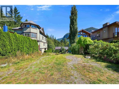 1014 PENNYLANE Place | Squamish British Columbia | Slide Image Seven