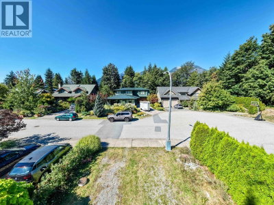 1014 PENNYLANE Place | Squamish British Columbia | Slide Image Eight