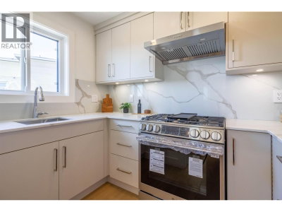2256 MONASHEE Court | Coquitlam British Columbia | Slide Image Ten