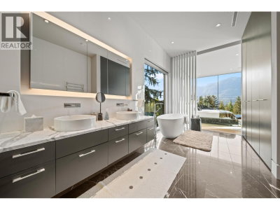2980 TRAIL'S END Lane | Whistler British Columbia | Slide Image Eighteen