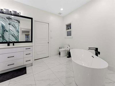 15181 68A Avenue | Surrey British Columbia | Slide Image Six