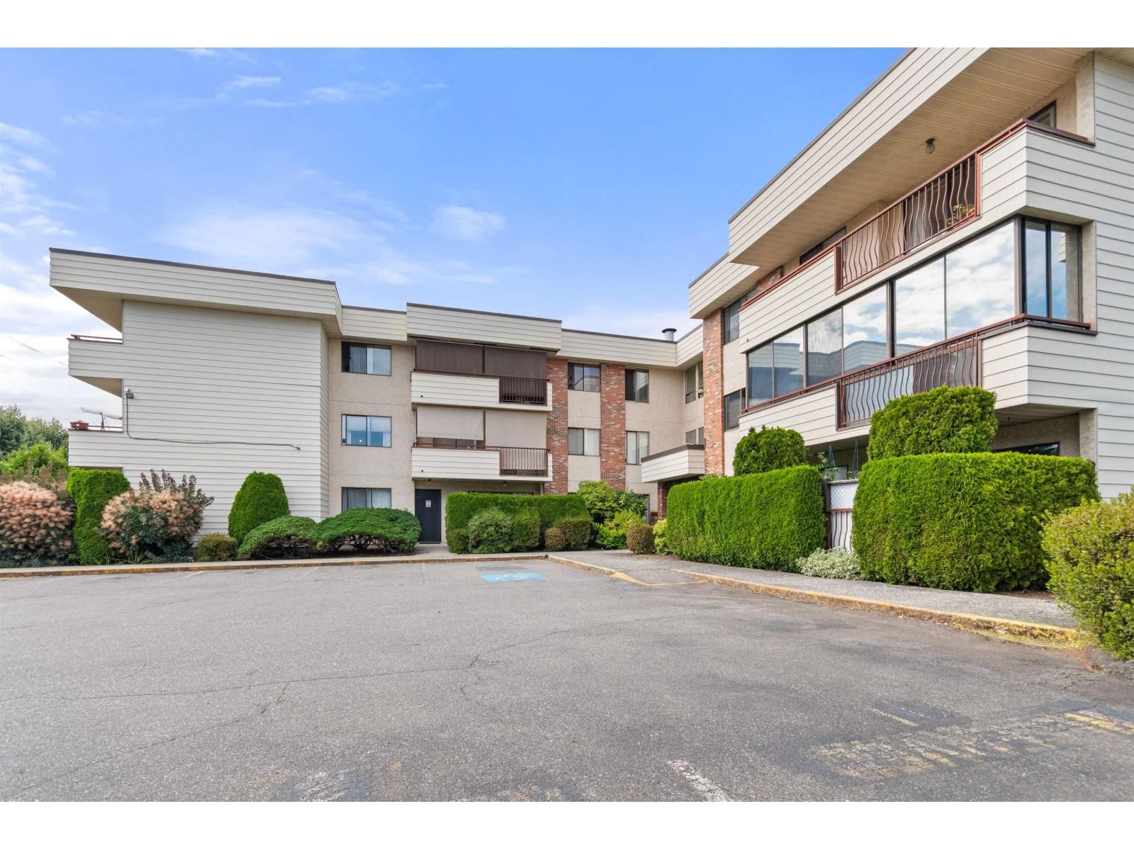 32885 GEORGE FERGUSON Way, Abbotsford, British Columbia V2S 7X1