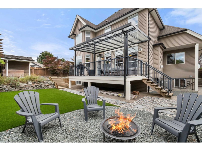 44557 BAYSHORE Avenue Chilliwack British Columbia, V2R 0A6 - 5 Bedrooms Home For Sale