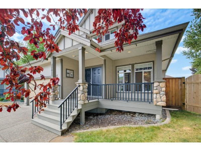 35411 NAKISKA Court | Abbotsford British Columbia | Slide Image Three