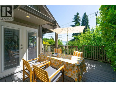 3341 MARINE Drive | West Vancouver British Columbia | Slide Image Ten