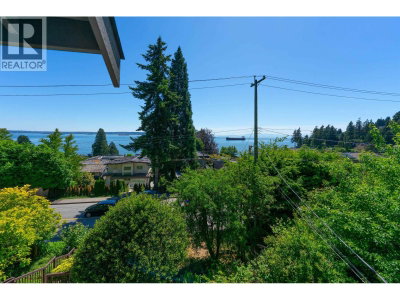 3341 MARINE Drive | West Vancouver British Columbia | Slide Image Thirty-three